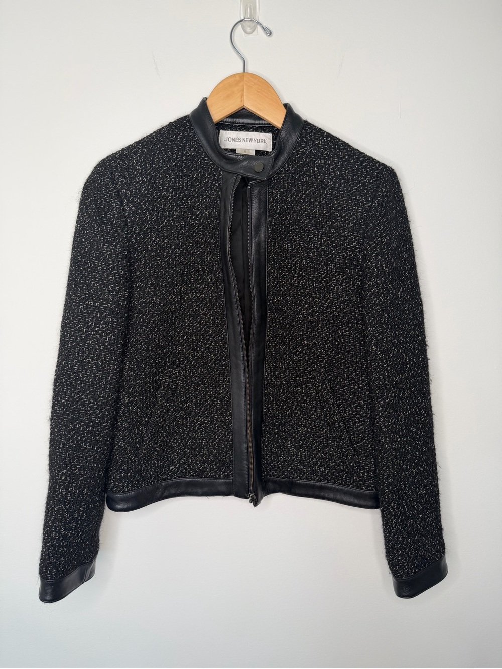 Vintage Jones New York Virgin Wool Blend Tweed Leather Trim Jacket Size 8 Med